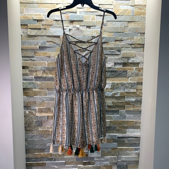 🎁 Whyte Eyelash Crisscross Tassel Romper - Picture 4 of 8